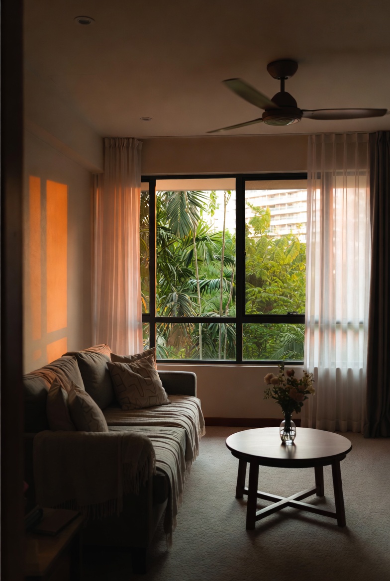 Warm Singapore interior with lifestyle feel